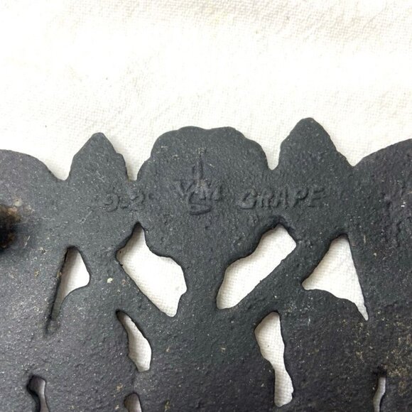 Vtg Virginia Metal Work Cast Iron Trivet or Wall Decor Grapes Matte Black. - Picture 5 of 5